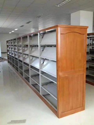 書架（79）